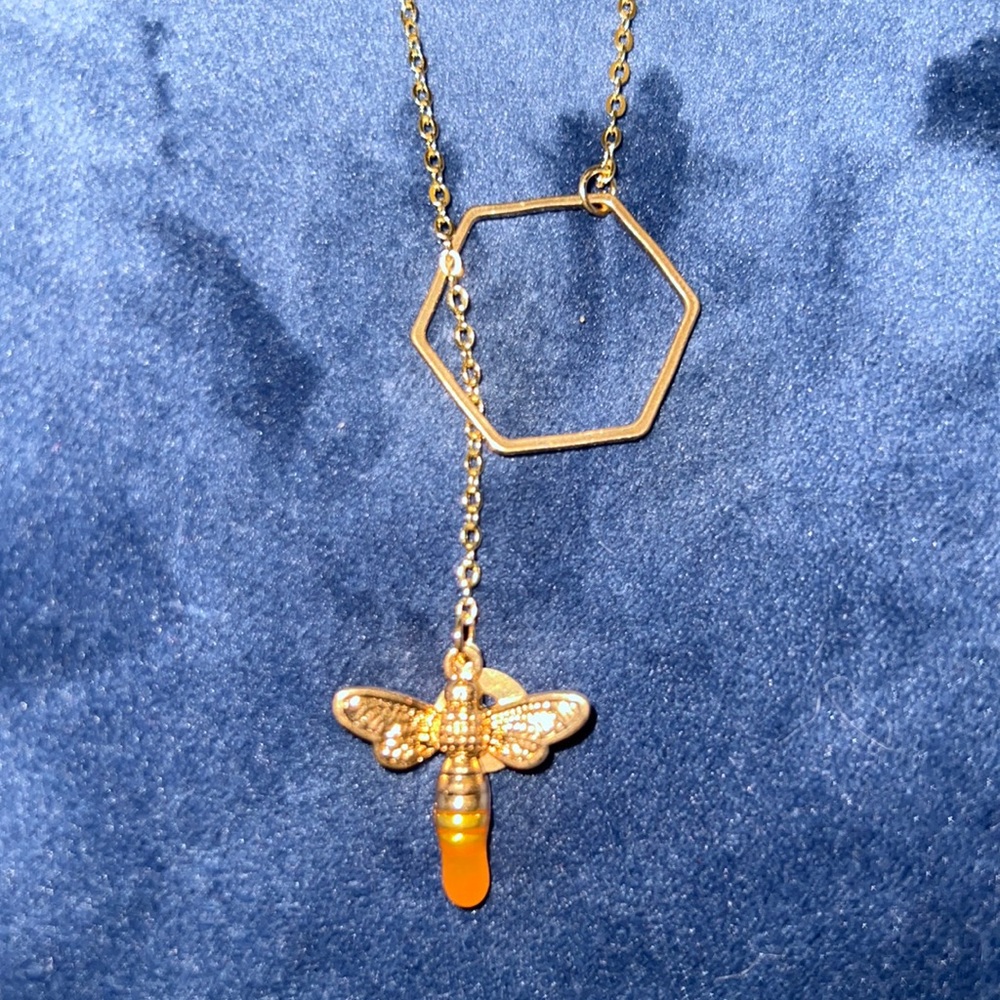 Honeybee octagon necklace NWT 🐝 🍯